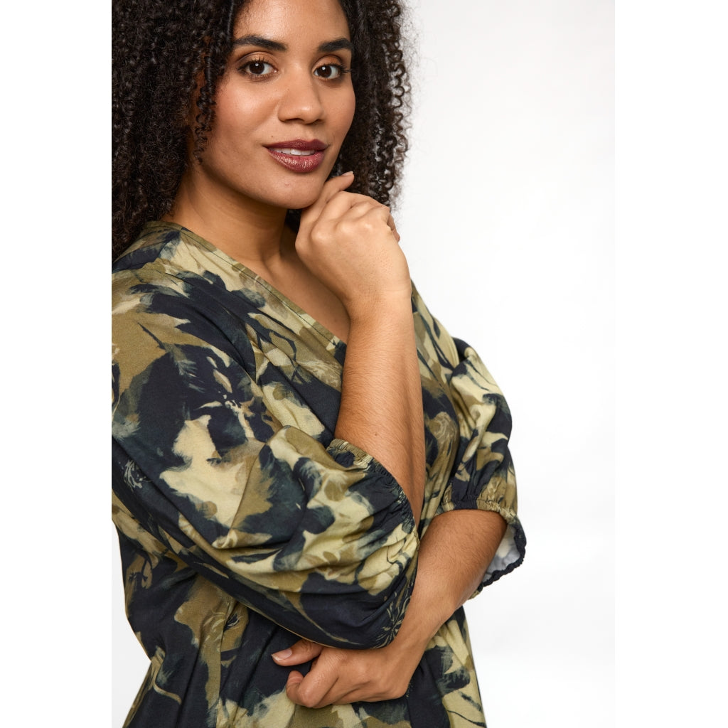 Studio SAnita Dress Dress Green black flowers