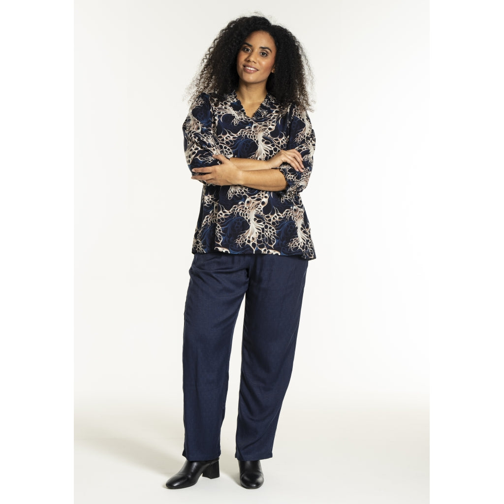 Studio SFeodora Blouse with smock neck Blouse Navy with sand print