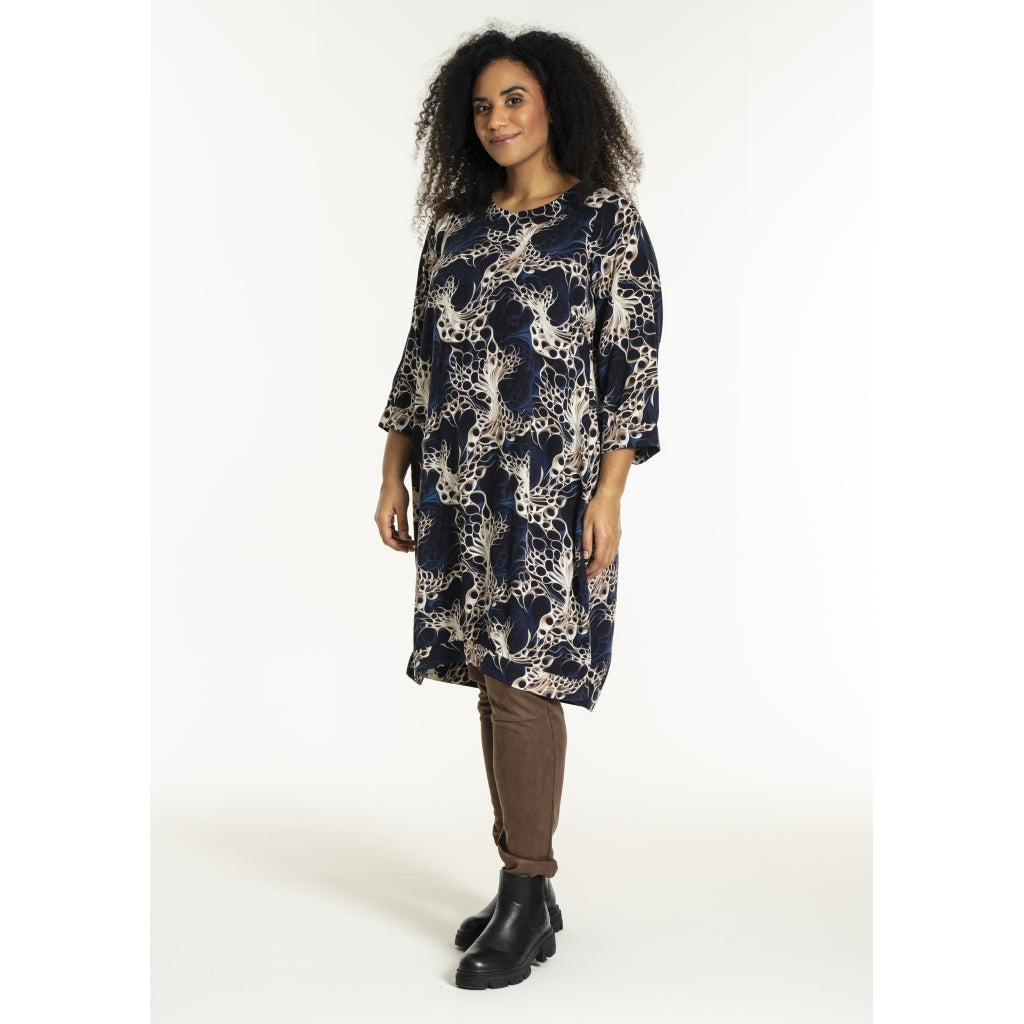 Studio SLonetta Dress Dress Navy with sand print