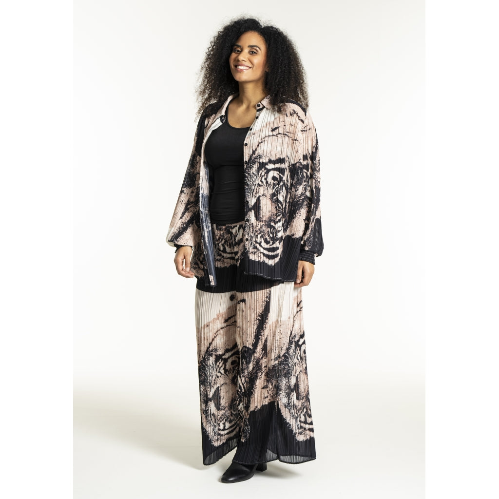 Studio SNatasja plisse trousers Trousers Black + leon face