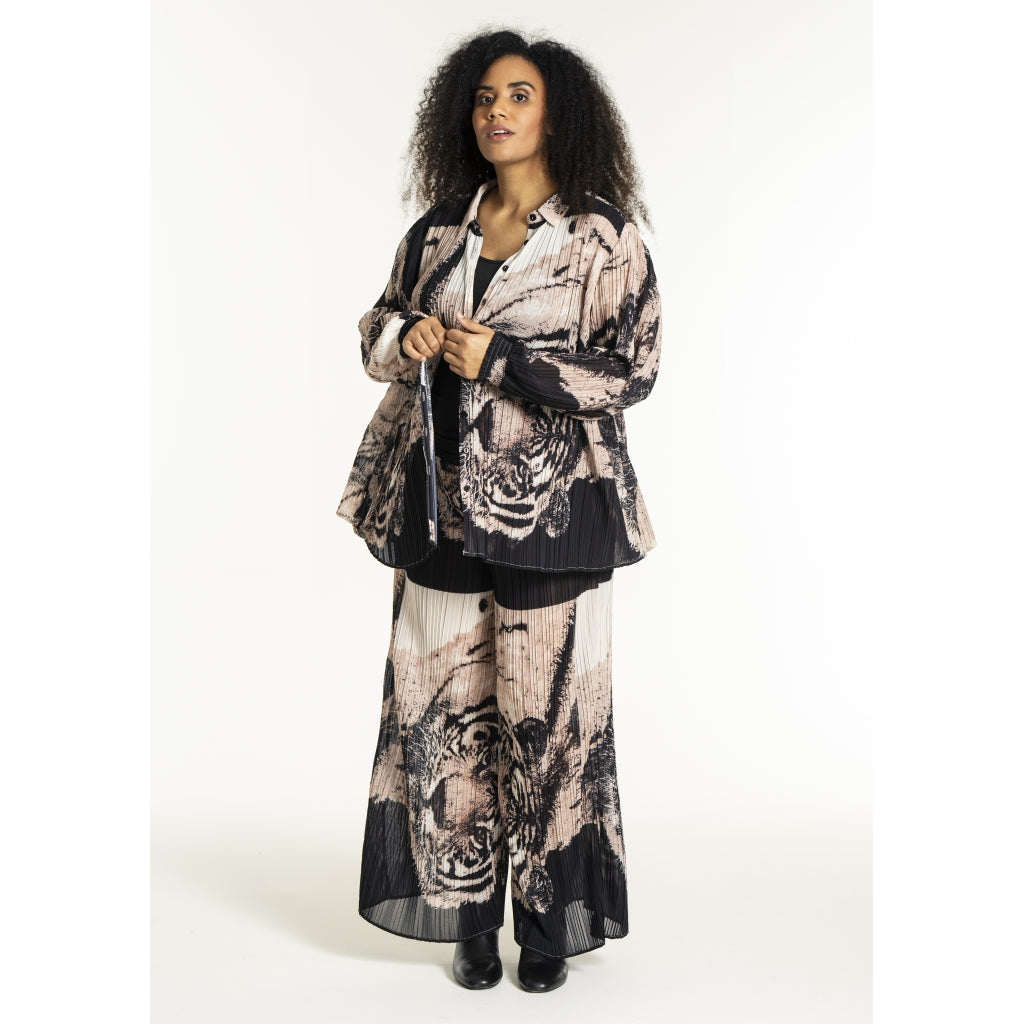 Studio SNatasja plisse trousers Trousers Black + leon face