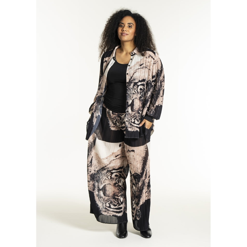 Studio SNatasja plisse trousers Trousers Black + leon face
