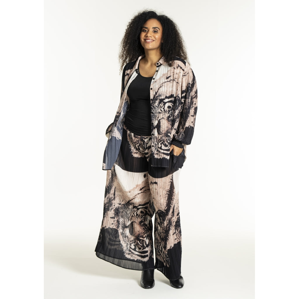 Studio SNatasja plisse trousers Trousers Black + leon face