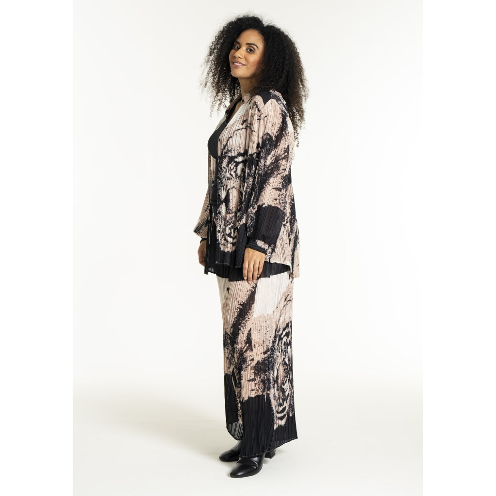 Studio SNorah Shirt Shirt Black + leon face