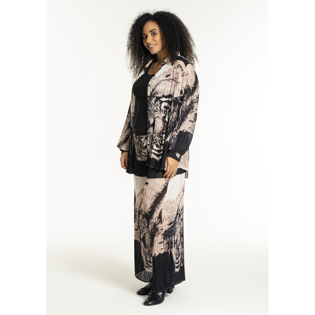 Studio SNorah Shirt Shirt Black + leon face