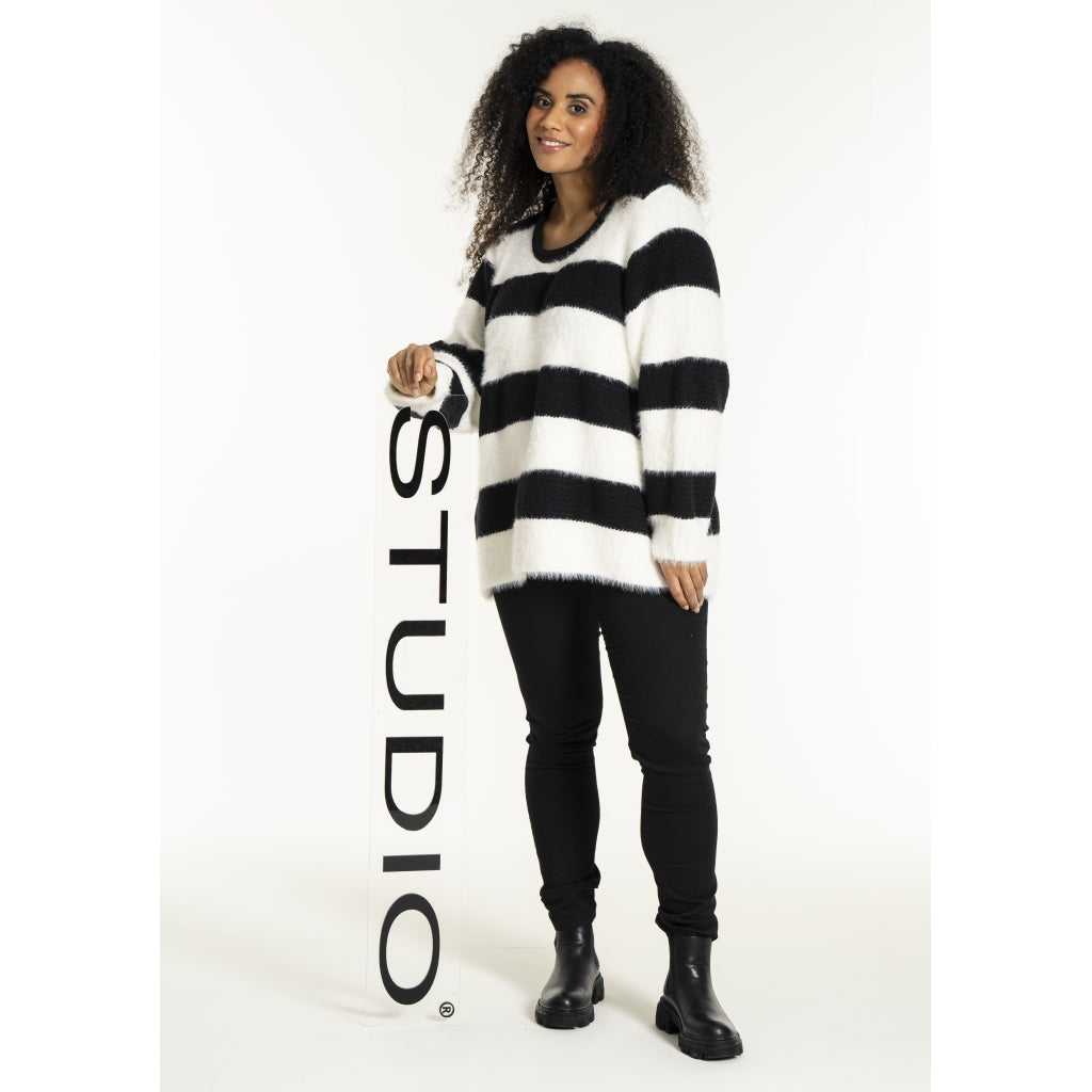 Studio SNoralise Sweater with stripes Sweater Black/White stripe