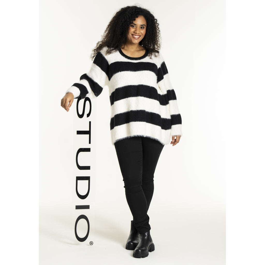Studio SNoralise Sweater with stripes Sweater Black/White stripe