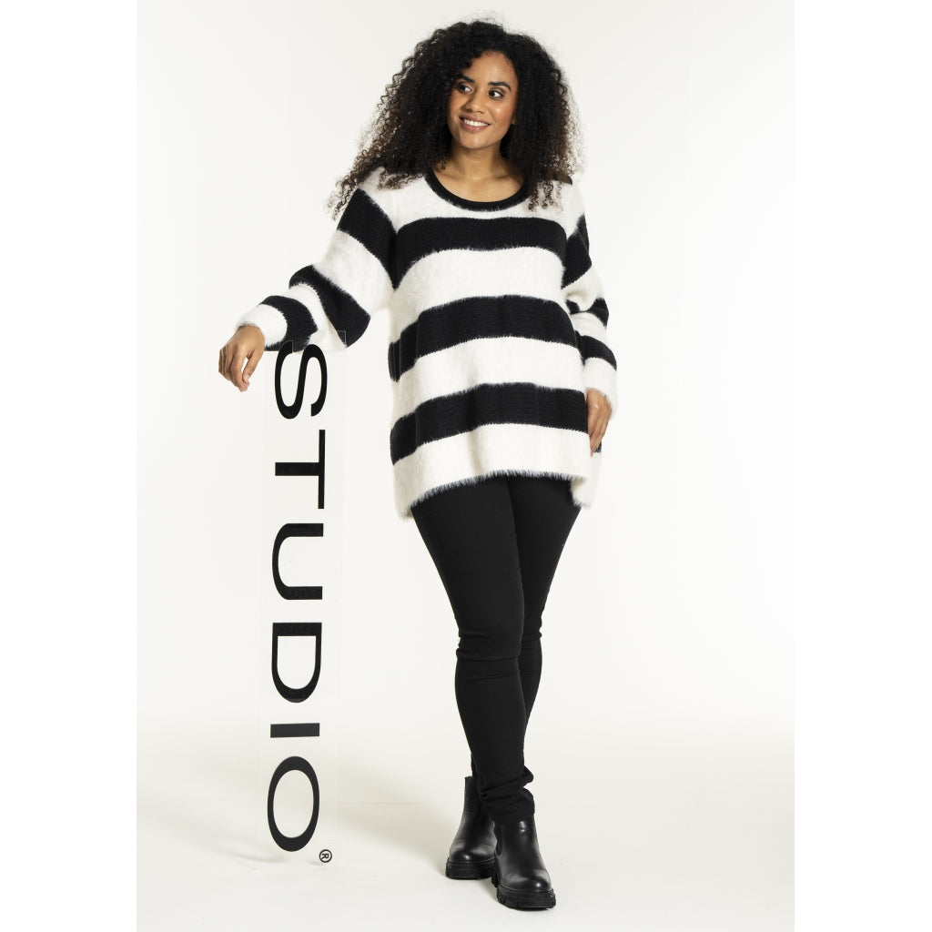 Studio SNoralise Sweater with stripes Sweater Black/White stripe