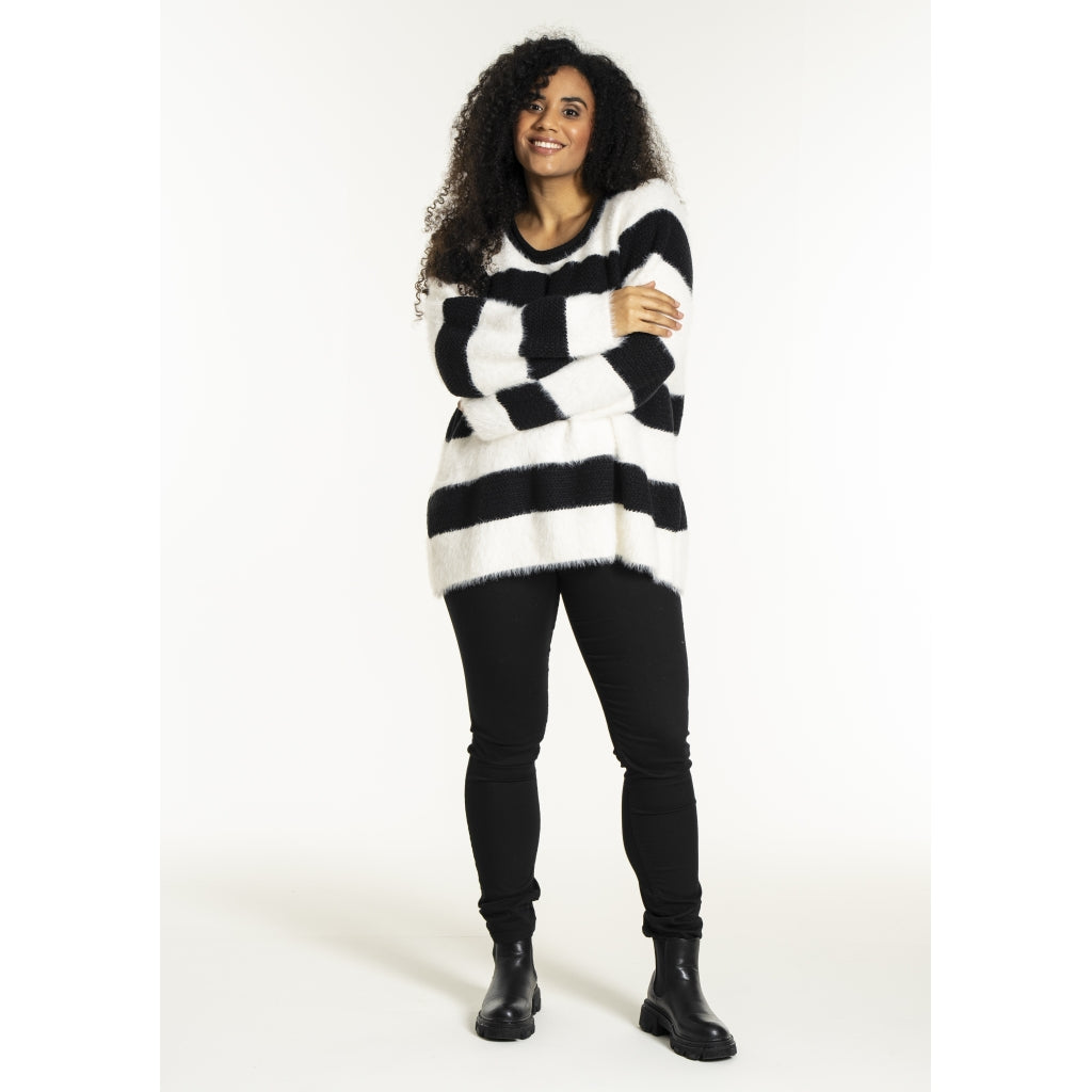 Studio SNoralise Sweater with stripes Sweater Black/White stripe