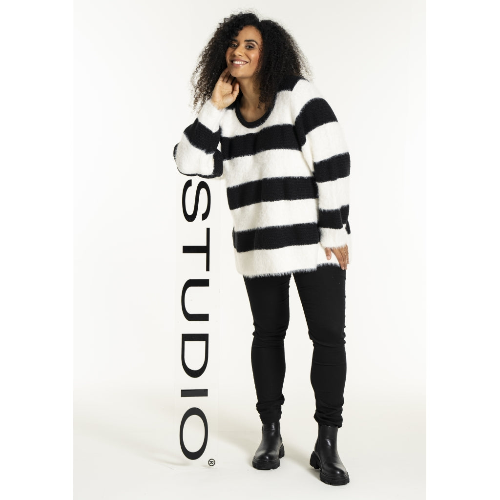 Studio SNoralise Sweater with stripes Sweater Black/White stripe