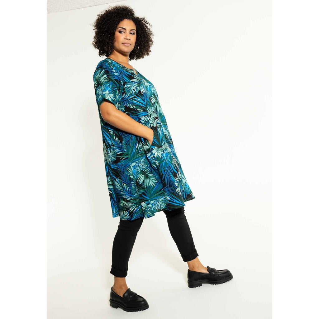 Studio Birgitte Dress Dress Bright blue - green palm