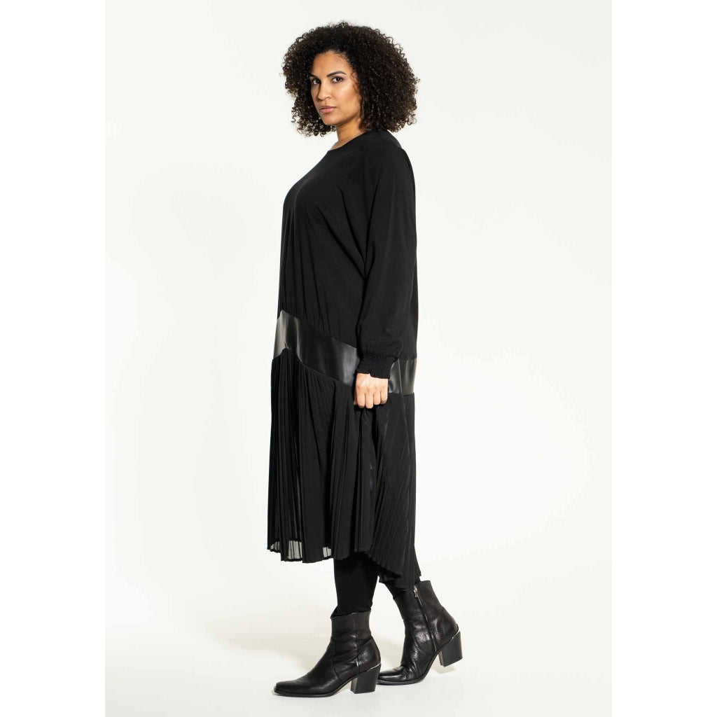 Studio Habiba Dress Dress Black