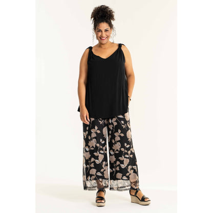 Studio Jakobine Trousers Trousers Black with sand flowers