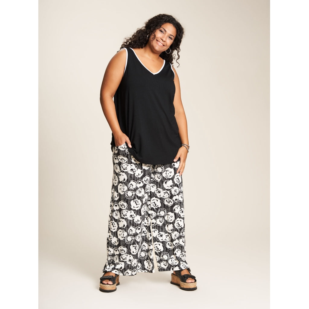 Studio Nada 7/8 Loose pants 7/8 Loose pants Black/White Roses