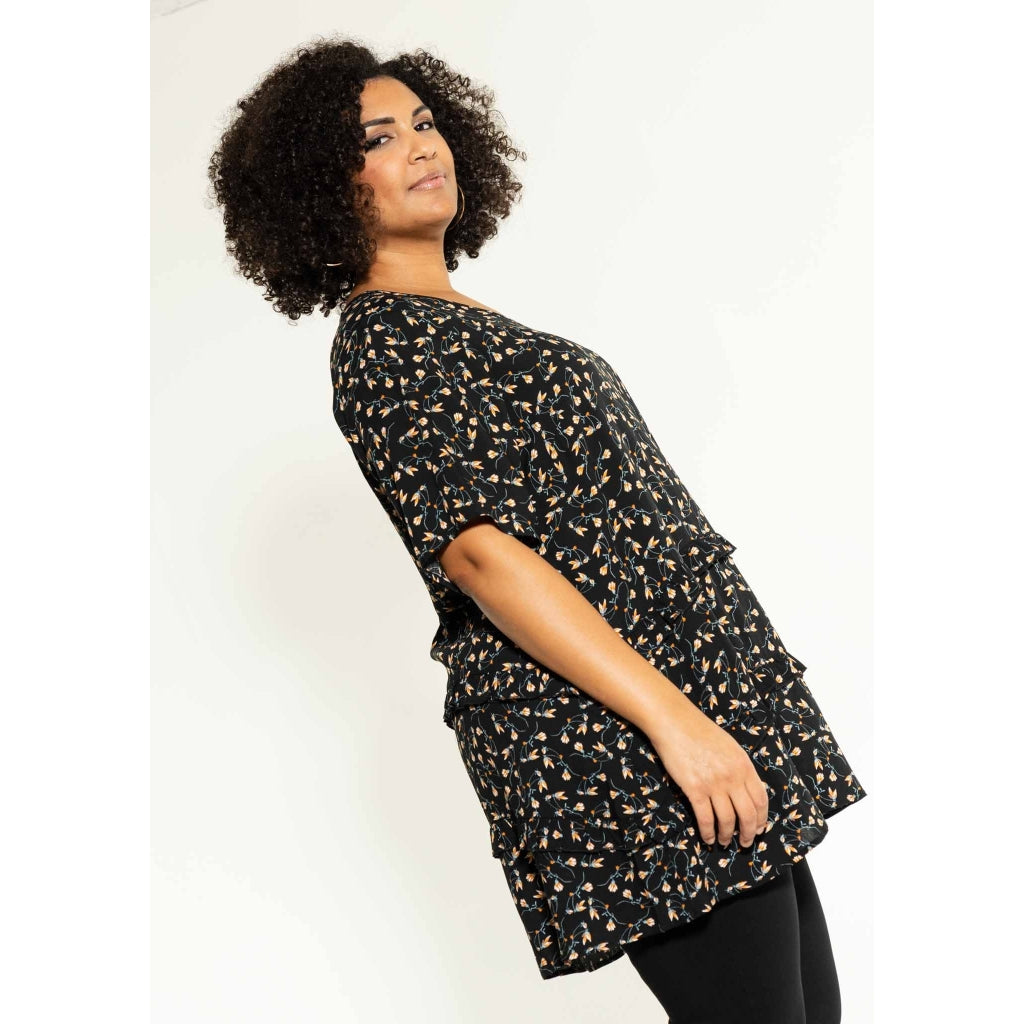 Studio Neela Tunic Tunic Black with rusty flowers