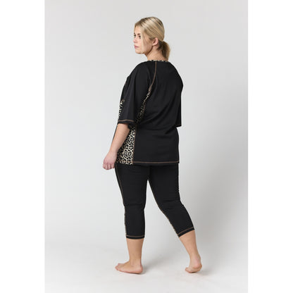 Studio SActive wear Capri Capri Black with leo print