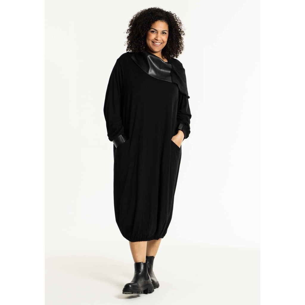 Studio SAnnelis Dress with fancy neck Dress Black