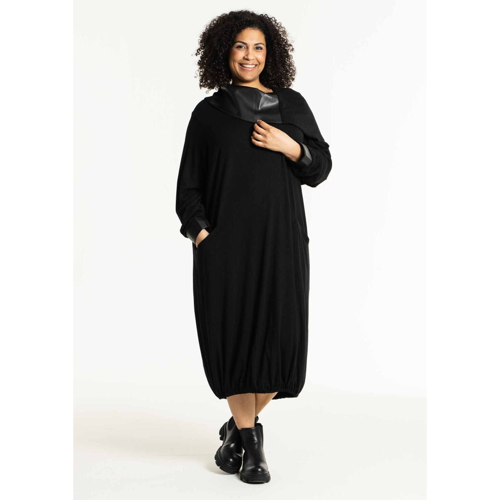 Studio SAnnelis Dress with fancy neck Dress Black