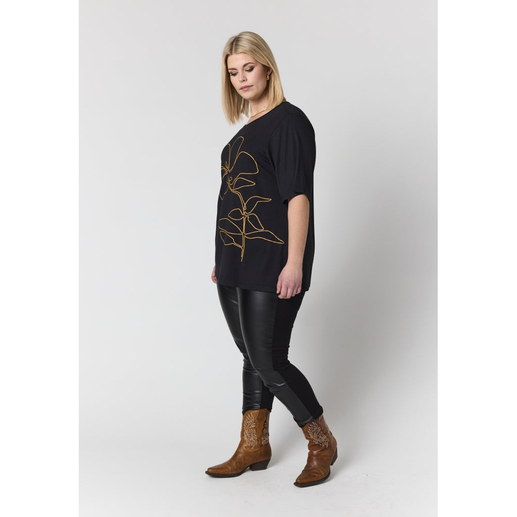 Studio SBella T-Shirt with print T-Shirt Black with Gold