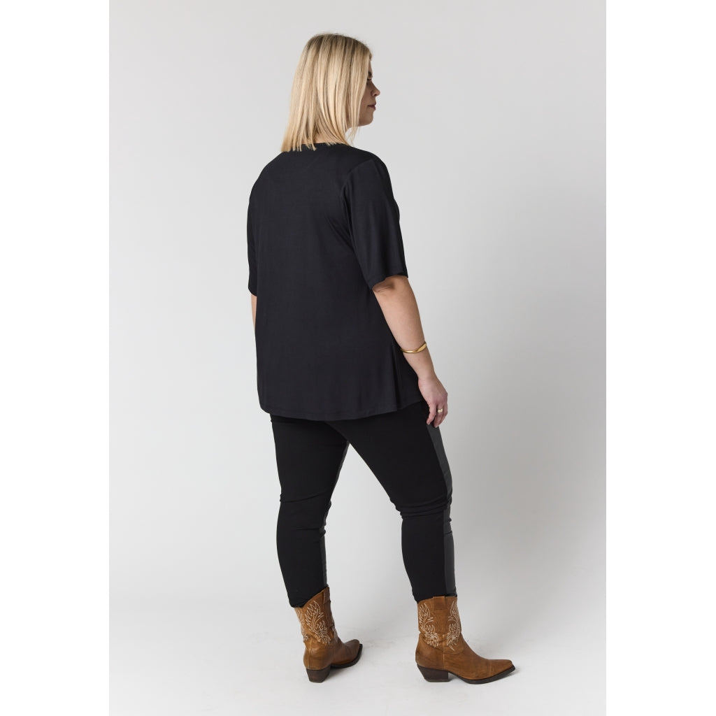 Studio SBella T-Shirt with print T-Shirt Black with Gold