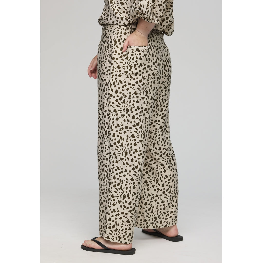 Studio SCassandra Trousers Trousers Sand + Leo print
