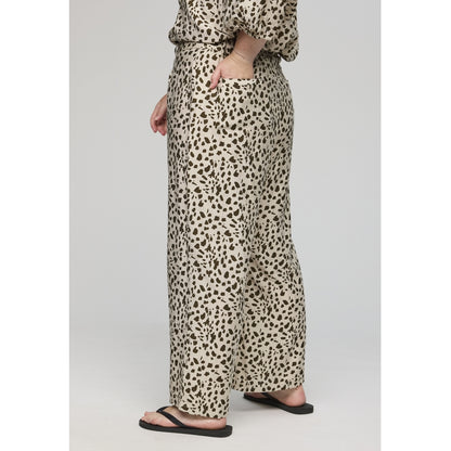 Studio SCassandra Trousers Trousers Sand + Leo print