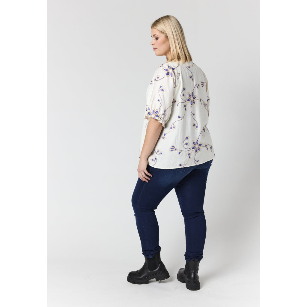 Studio SDasie Blouse Blouse Sand with blue embroidery
