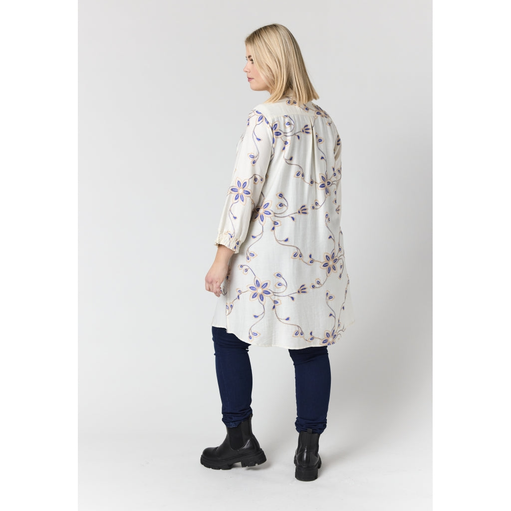 Studio SEmilie Shirt Shirt Sand with blue embroidery