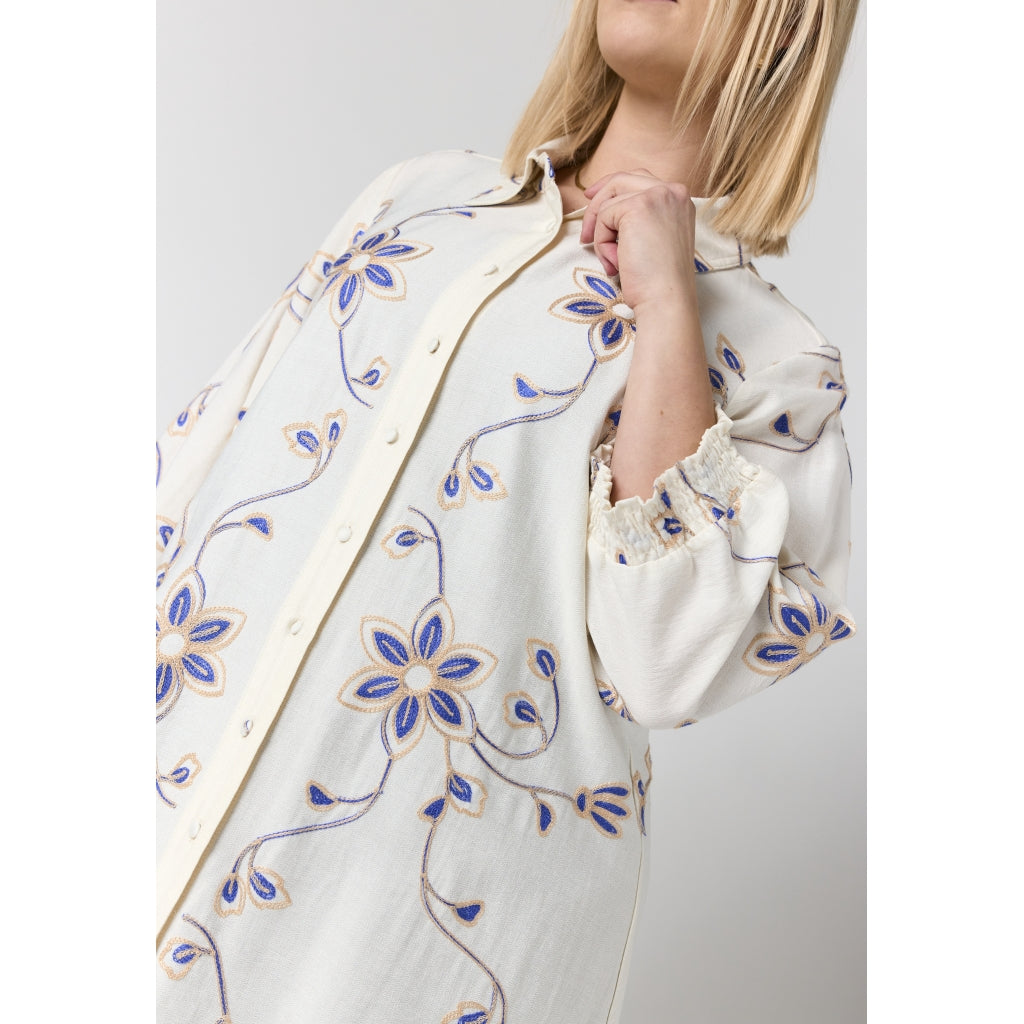 Studio SEmilie Shirt Shirt Sand with blue embroidery