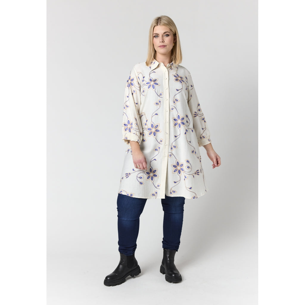 Studio SEmilie Shirt Shirt Sand with blue embroidery