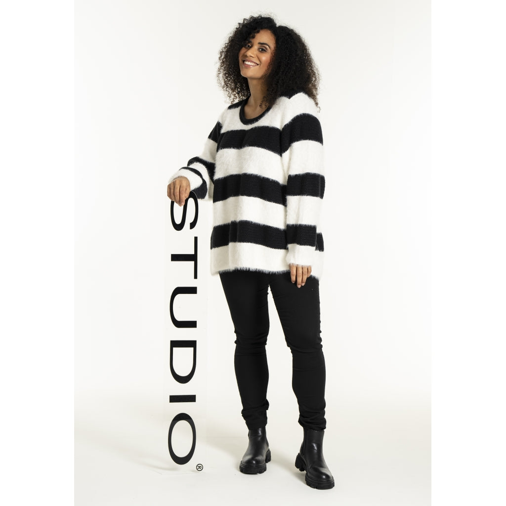 Studio SNoralise Sweater with stripes Sweater Black/White stripe
